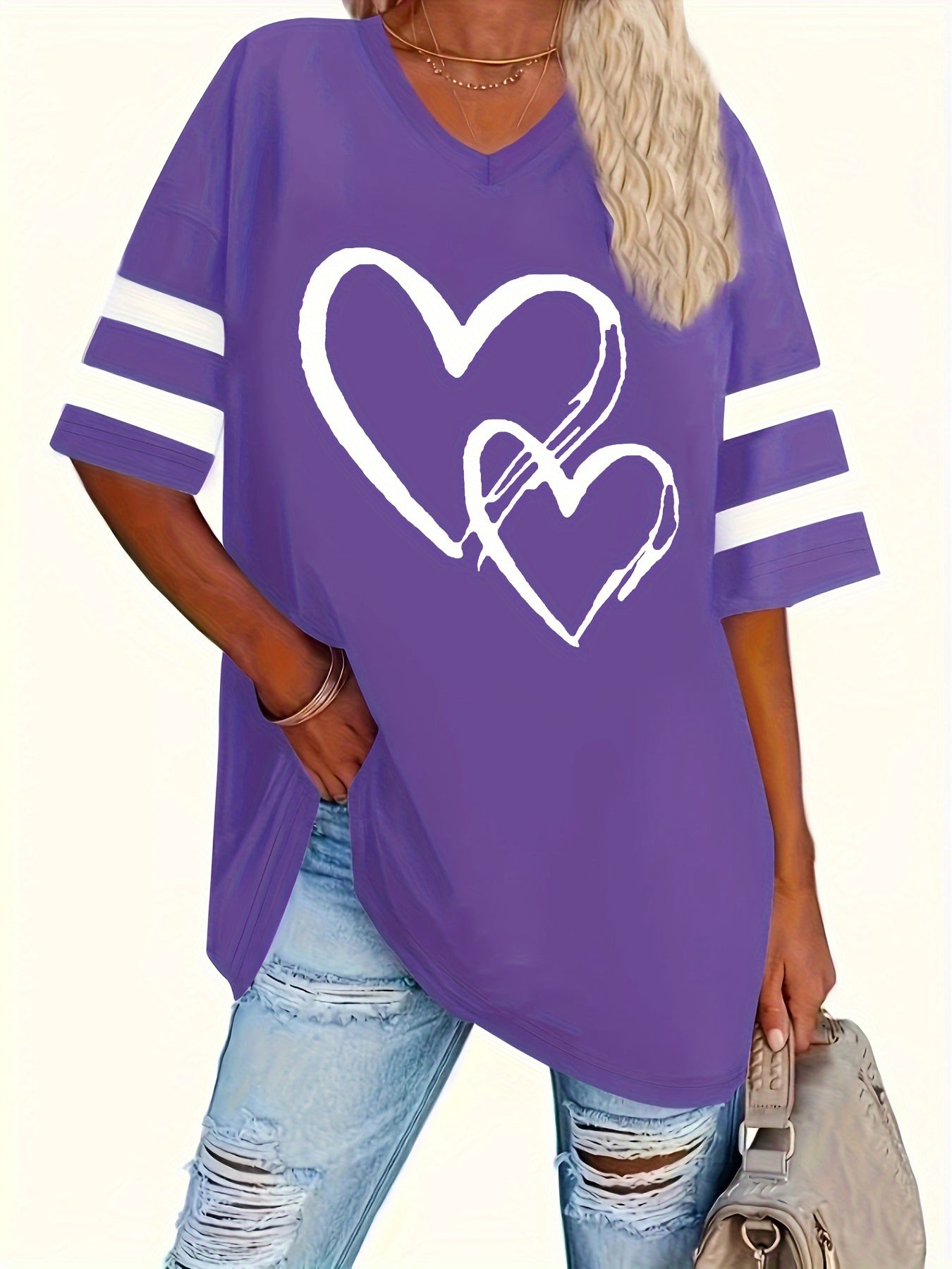 Plus-size purple heart-print V-neck tee with casual style.