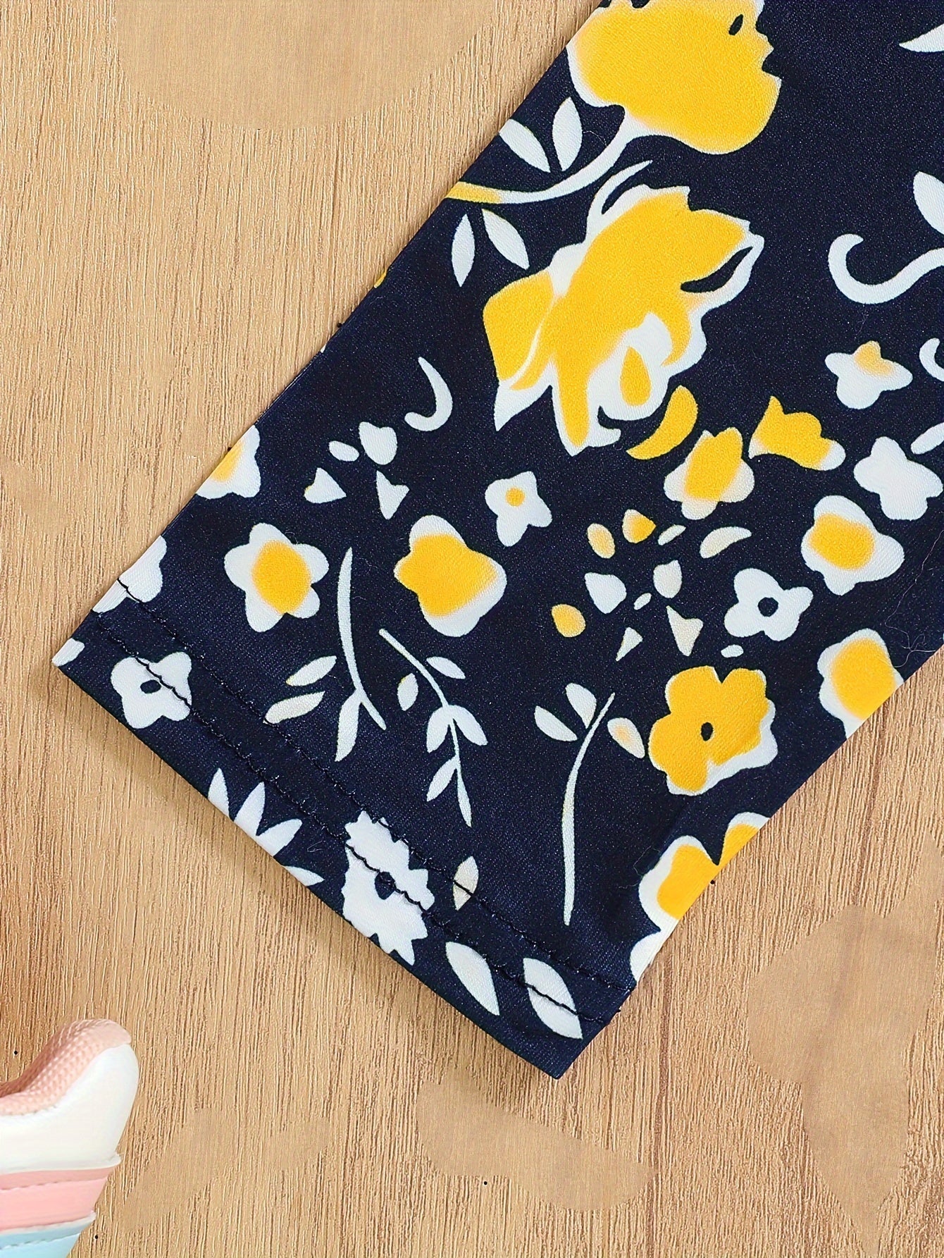 2 pcs Girls Party Outfit - Graphic Tee & Floral Leggings