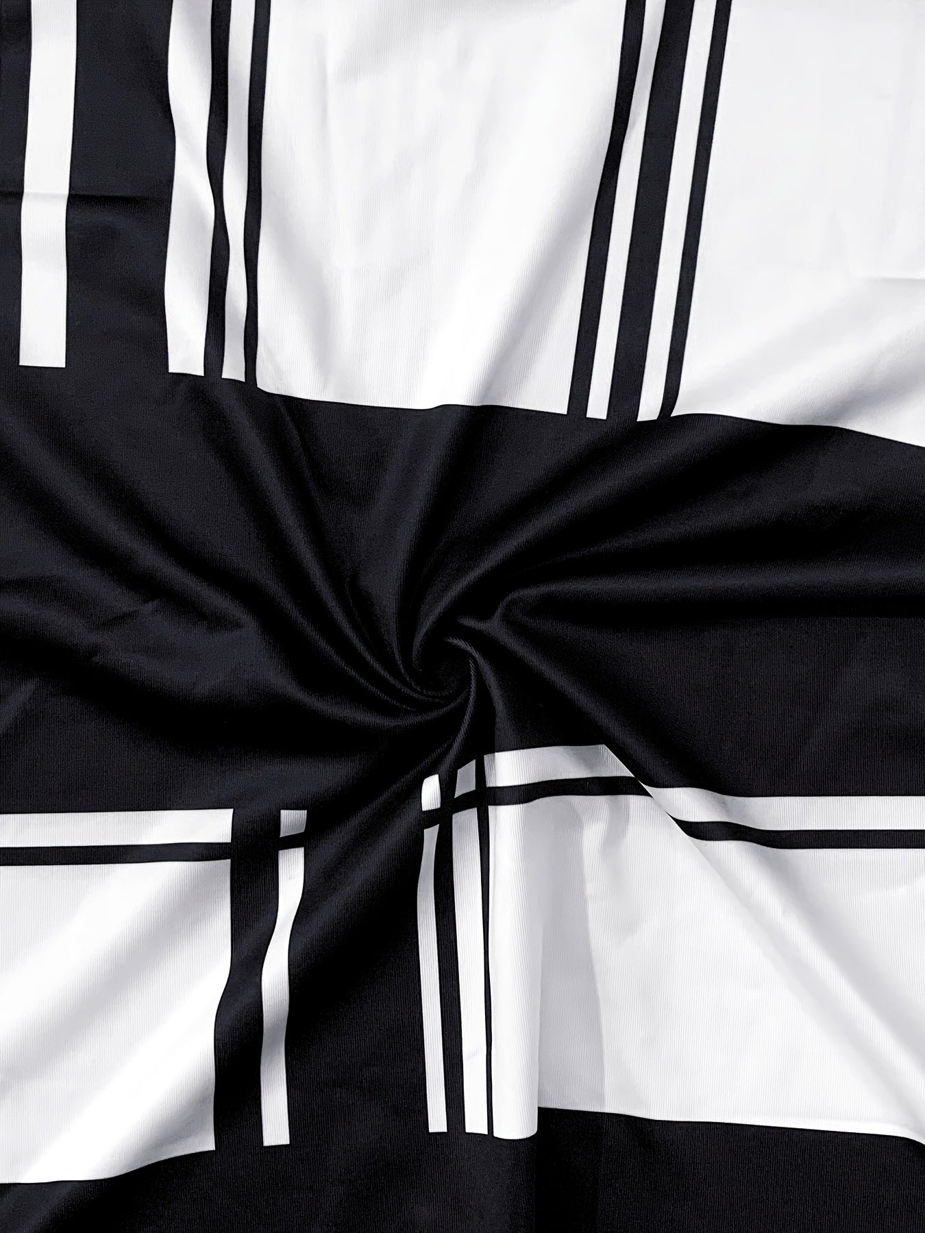 New Summer Elegant Women T-shirt with Black Plaid Print