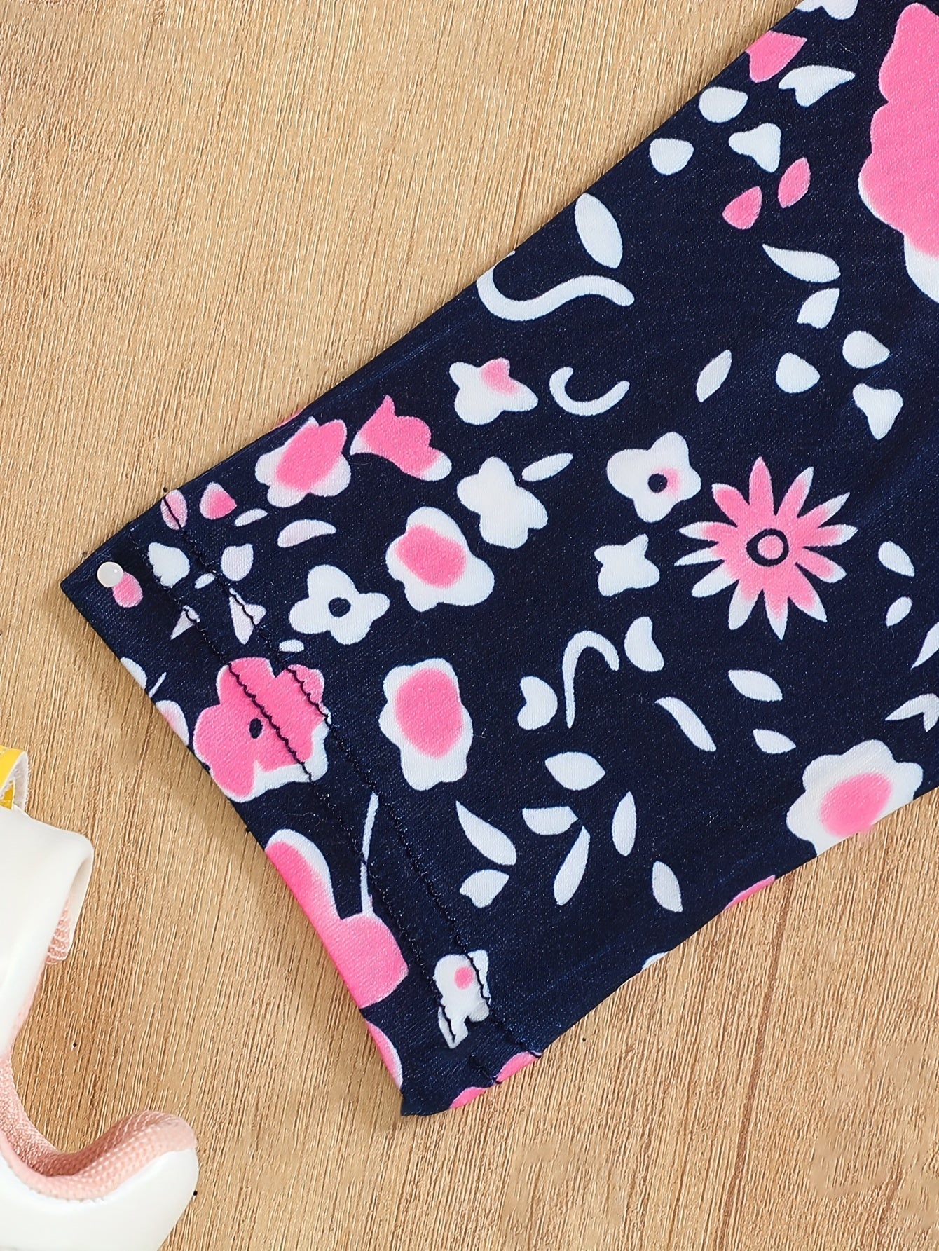 2 pcs Girls Party Outfit - Graphic Tee & Floral Leggings