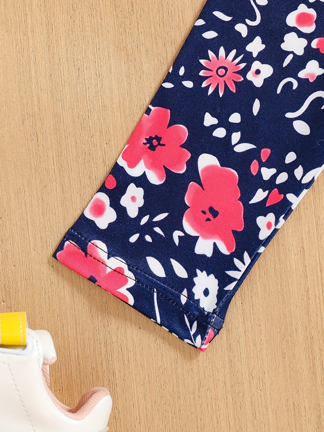 2 pcs Girls Party Outfit - Graphic Tee & Floral Leggings