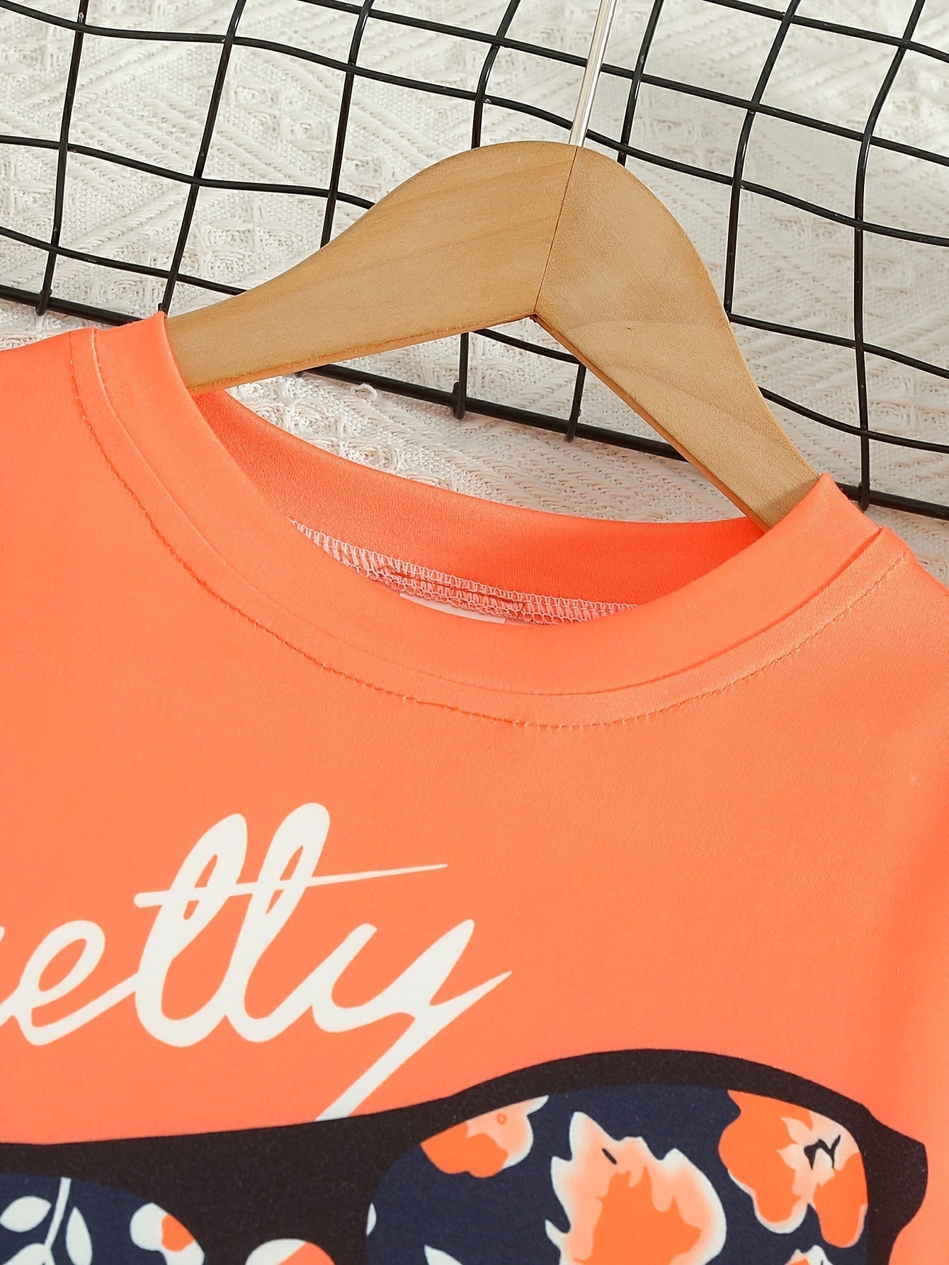 2 pcs Girls Party Outfit - Graphic Tee & Floral Leggings